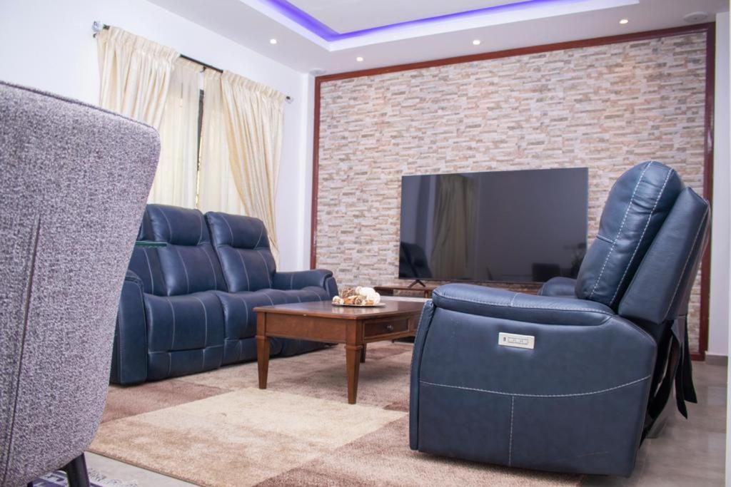 Luxury Suites Chester One Дакар Екстериор снимка