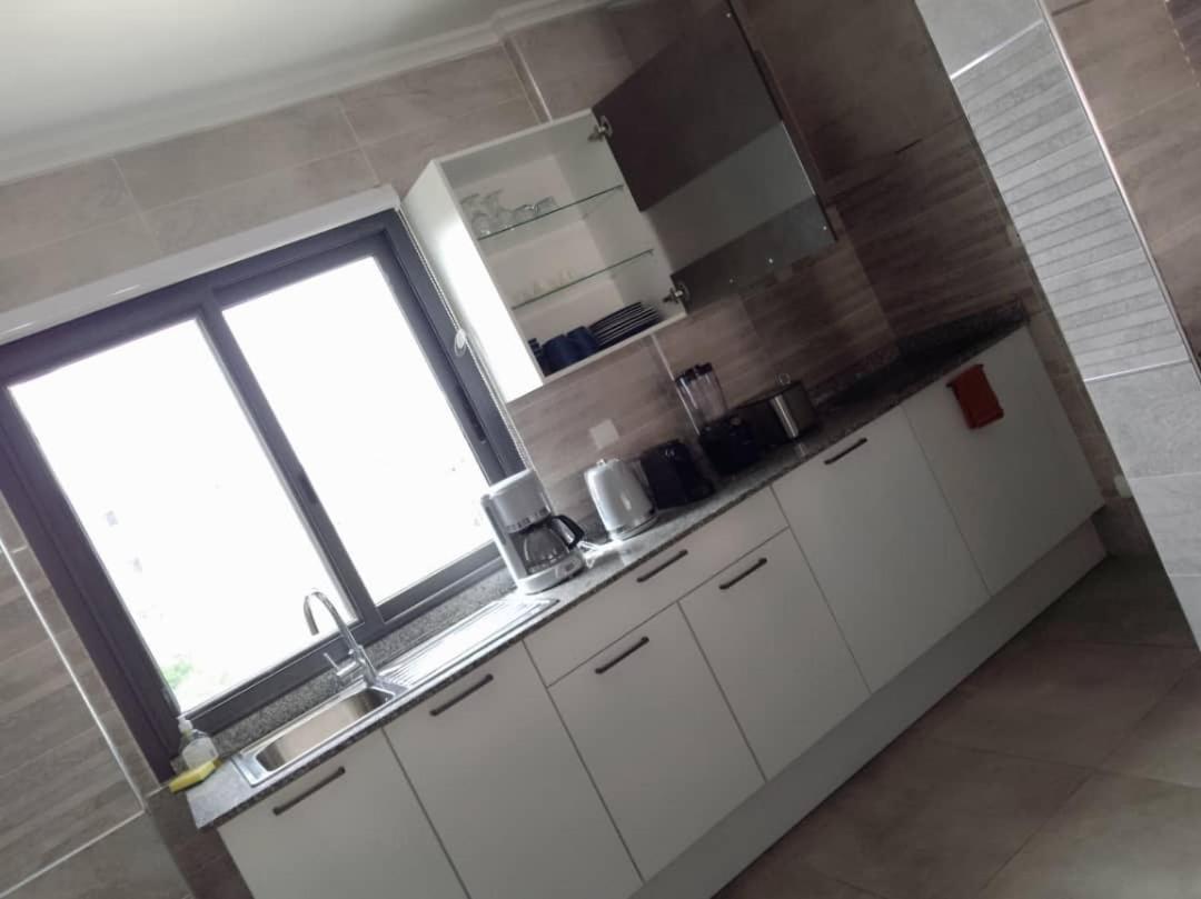 Luxury Suites Chester One Дакар Екстериор снимка