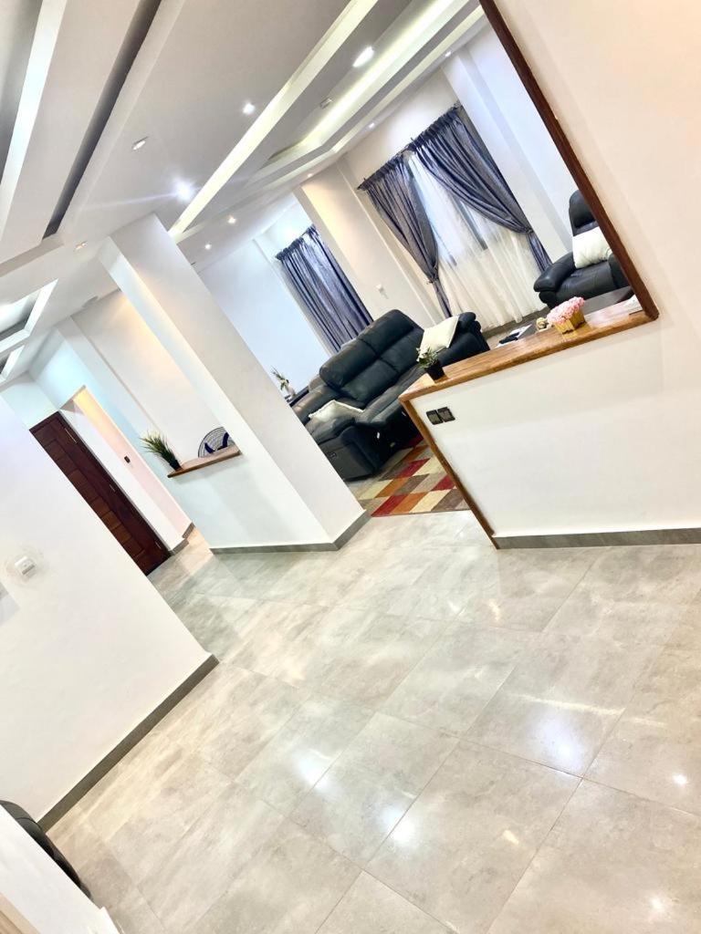 Luxury Suites Chester One Дакар Екстериор снимка