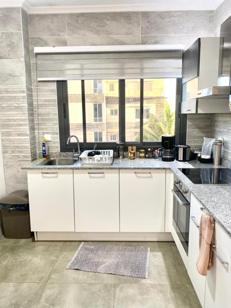 Luxury Suites Chester One Дакар Екстериор снимка