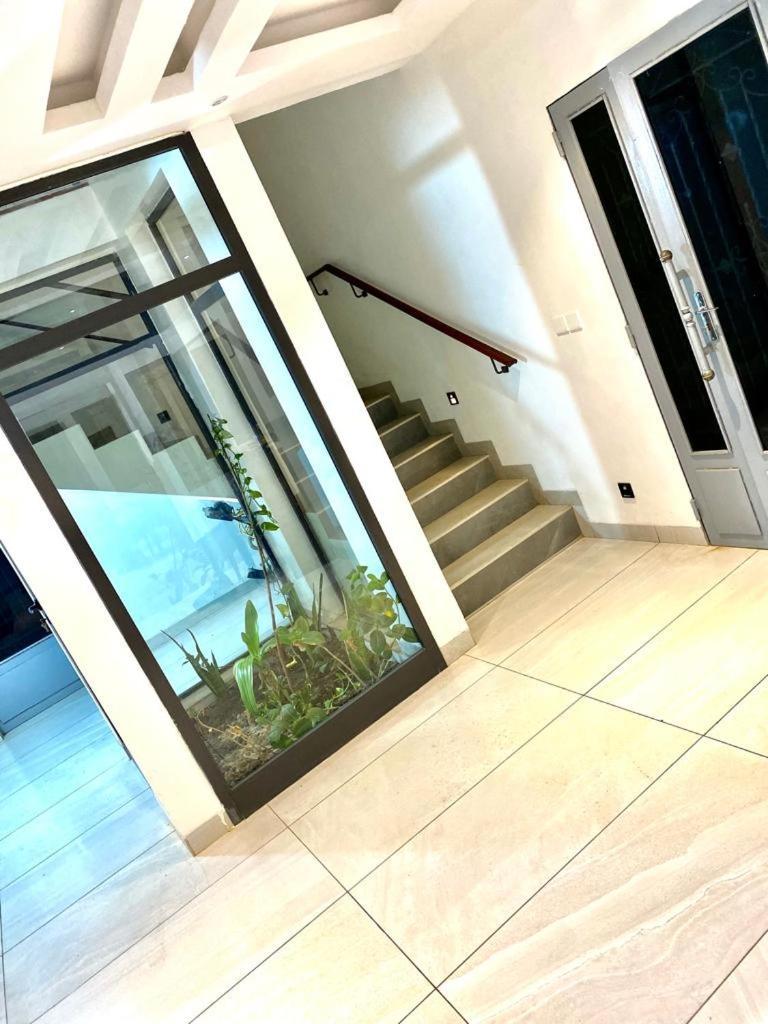 Luxury Suites Chester One Дакар Екстериор снимка